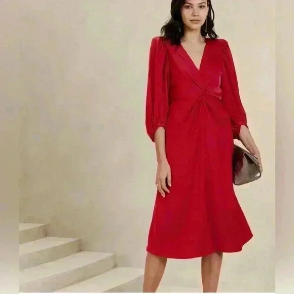 Banana Republic Dresses & Skirts - Banana Republic TWIST-FRONT MIDI DRESS